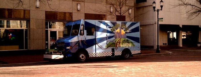 Circle City Spuds & Grub is one of Indy Food Trucks.