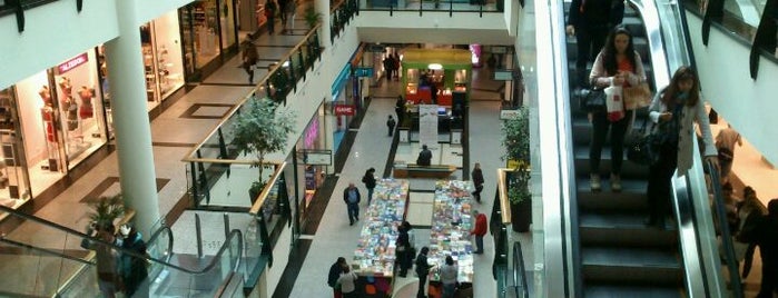 Via Catarina Shopping is one of Places.