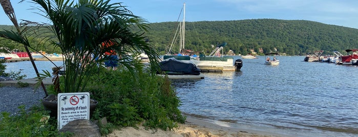 Jersey Paddle Boards is one of Orte, die Olya gefallen.