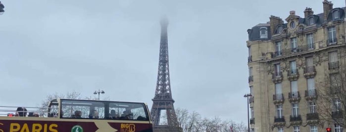 Batobus [Tour Eiffel] is one of Tempat yang Disukai Joao.