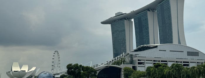 Marina Bay Waterfront Promenade is one of Singapour.