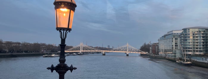 Battersea Bridge is one of Hand Drawn Map of London.