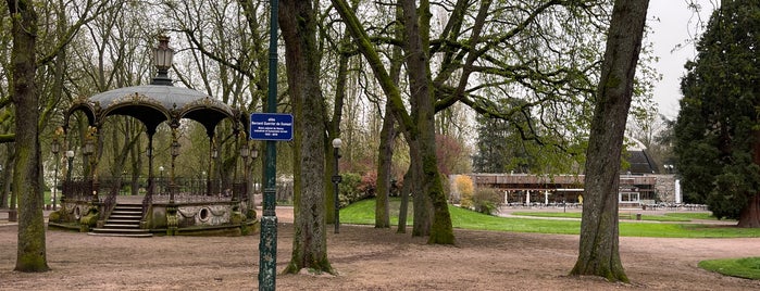 Parc de la Pépinière is one of Mes meilleurs endroits.