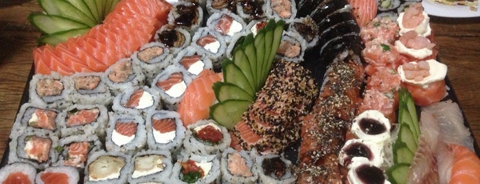 Nagai Sushi Bar is one of Posti che sono piaciuti a Katherynn.