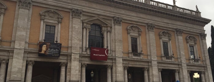 Museus Capitolinos is one of Roma.