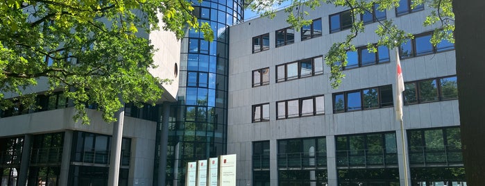 Hamburg Üniversitesi is one of Lennart'ın Beğendiği Mekanlar.