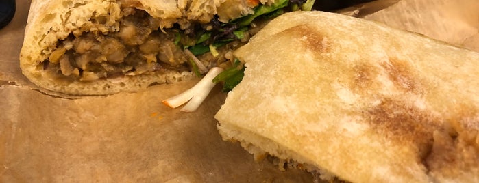Bombay Sandwich Co. is one of Lugares favoritos de Mia.