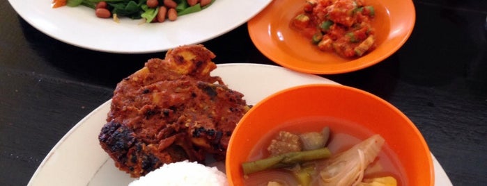 Ayam Penyet Ria Tanjung Uban is one of Restaurant and Cafe (Batam).