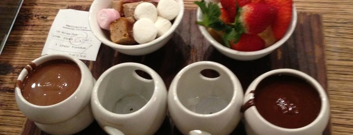 Max Brenner Chocolate Bar is one of Locais curtidos por Victoria.