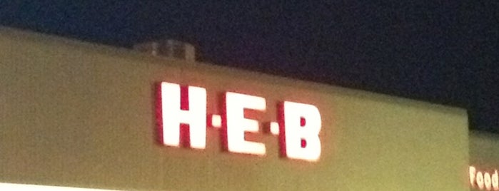 H-E-B is one of สถานที่ที่ Laquilla ถูกใจ.