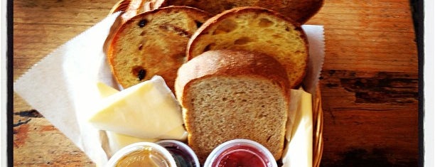 Hi-Rise Bread Company is one of Lugares favoritos de Pat.