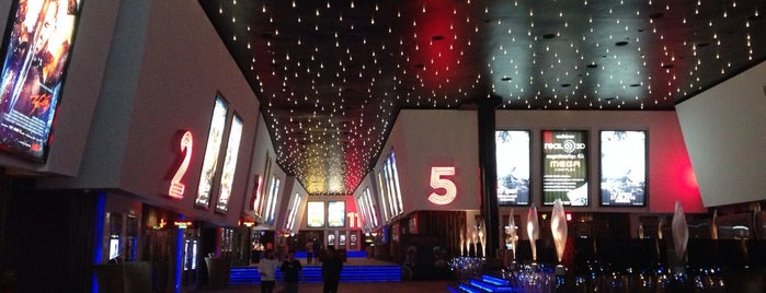 Mega Cineplex is one of Tempat yang Disukai Luca.