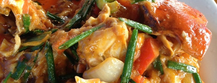 Krua Yupin Seafood is one of Locais curtidos por Luca.