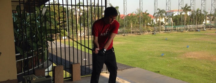 Thonburi Golf Driving Range is one of Tempat yang Disukai Luca.