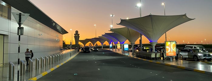 Zayed International Airport (AUH) is one of Tempat yang Disukai Luca.