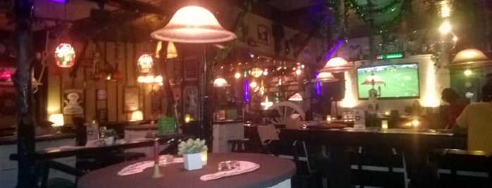 The Island Bar is one of Lugares favoritos de Dale.