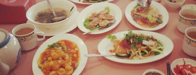 Sweet Happiness Seafood (同乐海鲜） is one of Kuching Chinese Cuisine.