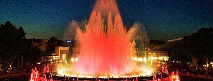 Magic Fountain of Montjuïc is one of To visit: Barcelona.