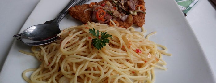 Raisin Resto & Kitchen is one of Posti salvati di Juand.