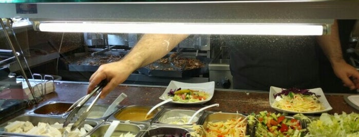 Hamza Kebab is one of สถานที่ที่ Fd ถูกใจ.