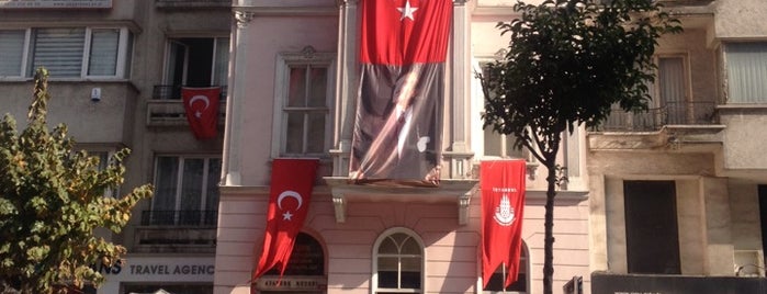 Atatürk Müzesi is one of İstanbul Müzeleri Tam Listesi.