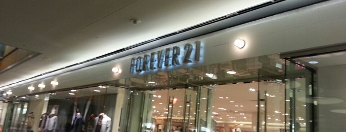 Forever 21 is one of Lieux qui ont plu à Rossy.