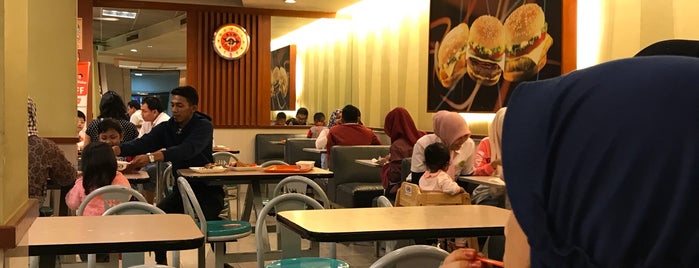 A&W Restaurant is one of canai mamak KL.