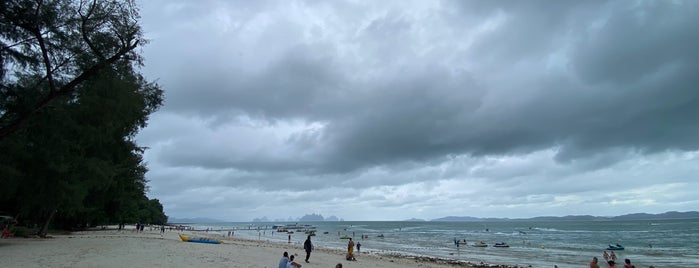 Naka Yai Island Beach is one of Thailand 🇨🇷.