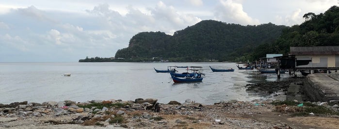 Ikan Bakar Teluk Tempoyak is one of สถานที่ที่บันทึกไว้ของ Charlie.