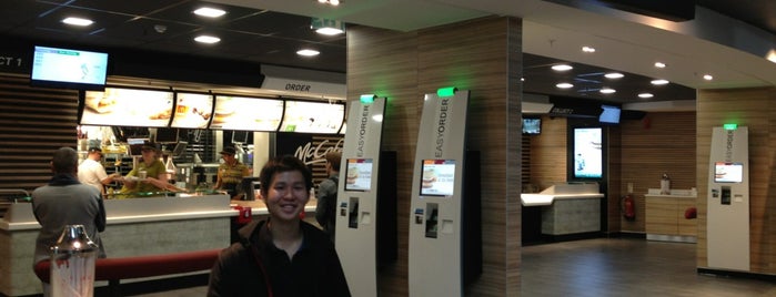 McDonald's is one of S 님이 좋아한 장소.