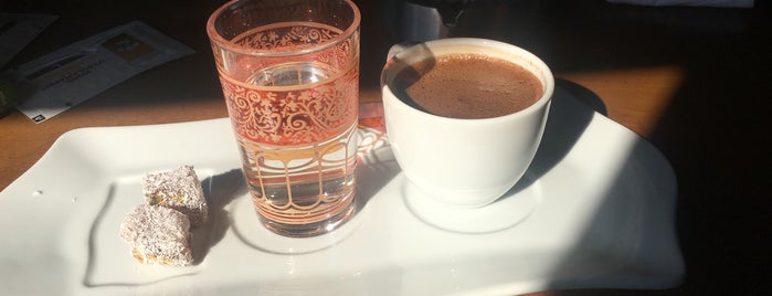 Aslı Cafe is one of สถานที่ที่ Osman Tümer ถูกใจ.