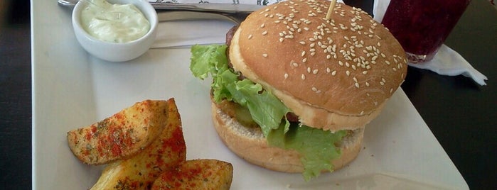 O Alquimista burguer is one of Alex's Saved Places.