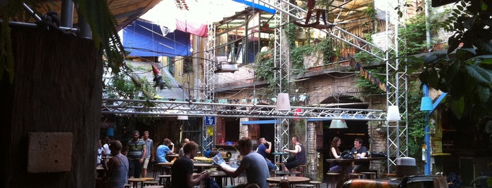 Szimpla Kert is one of Bars.