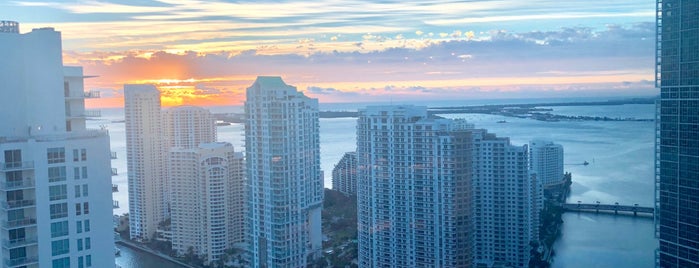 JW Marriott Marquis Concierge Lounge is one of Locais curtidos por Craig.