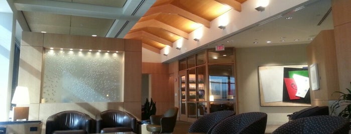 American Airlines Admirals Club is one of Stevenさんのお気に入りスポット.