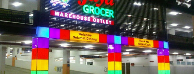 Jaya Grocer is one of Gianaさんのお気に入りスポット.
