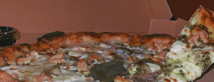 Pizzapoli is one of Lieux sauvegardés par Queen.