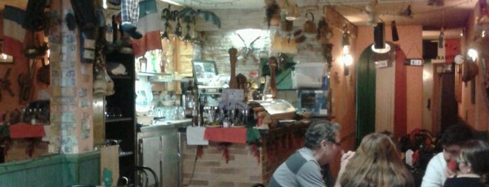 Bar Restaurante Canta Napoli is one of Nähe Park Guell.