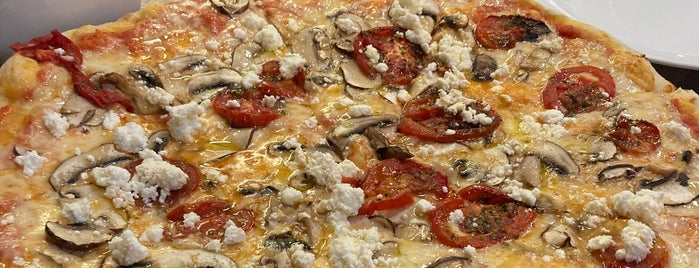 Pizzería Bella Ciao is one of Lugares favoritos de FWB.