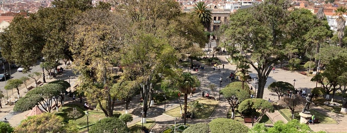 Plaza 25 de Mayo is one of PLAZAS.