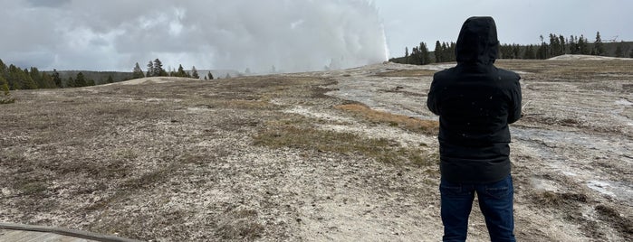 Old Faithful Geyser is one of America - TODO.