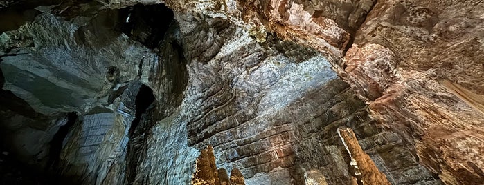 Grotte di Frasassi is one of posti dove ritornare.