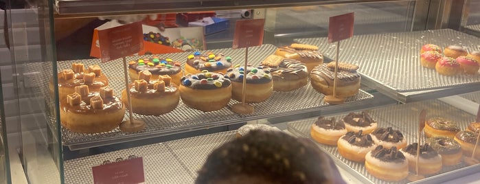 Randys Donuts is one of Tempat yang Disukai Fara7.