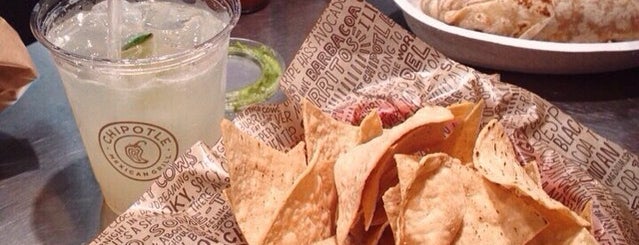 Chipotle Mexican Grill is one of Lena 님이 좋아한 장소.