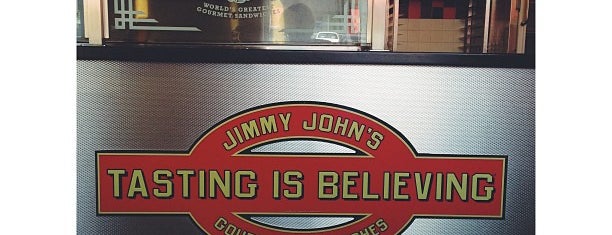 Jimmy John's is one of Lugares favoritos de Ben.