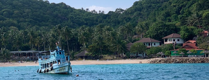 Aow Leuk is one of Guide to Koh Tao's best spots.