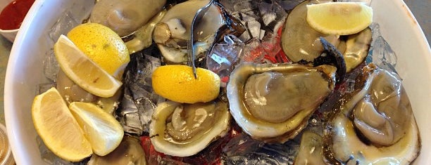 Texas Oyster Bar is one of Posti salvati di Holly.