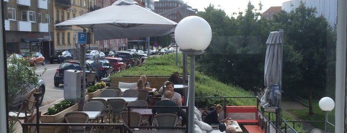 Etoile Cafe & Bistro is one of Startup Café's in the Copenhagen & Øresund region.