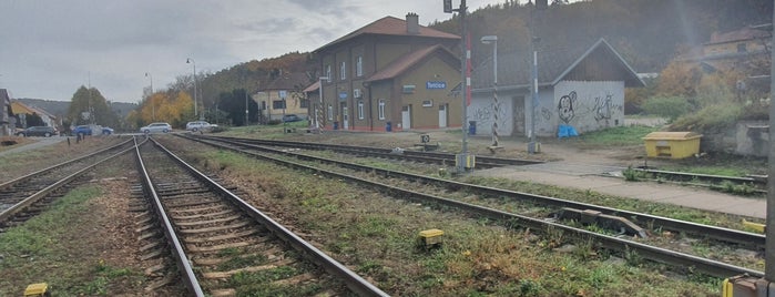 Železniční stanice Tetčice is one of Železniční stanice ČR (T-U).