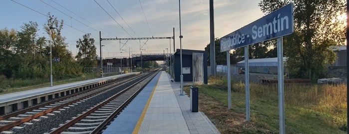 Železniční zastávka Pardubice-Semtín is one of Železniční stanice ČR: P (9/14).